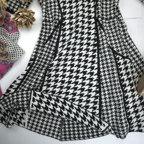 Sandra Darren Black and White Houndstooth Sweater Dress Sz L - Picture 4 of 12